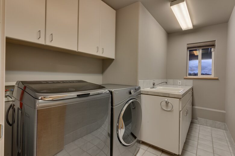 Luxury Modern Home Minutes from the Lake and Ski Slopes - Incline Village, Lake Tahoe. - Incline Village, Nevada