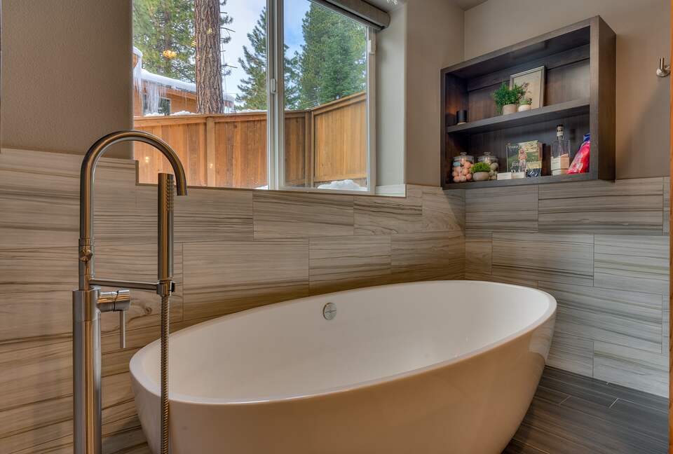 Luxury Modern Home Minutes from the Lake and Ski Slopes - Incline Village, Lake Tahoe. - Incline Village, Nevada