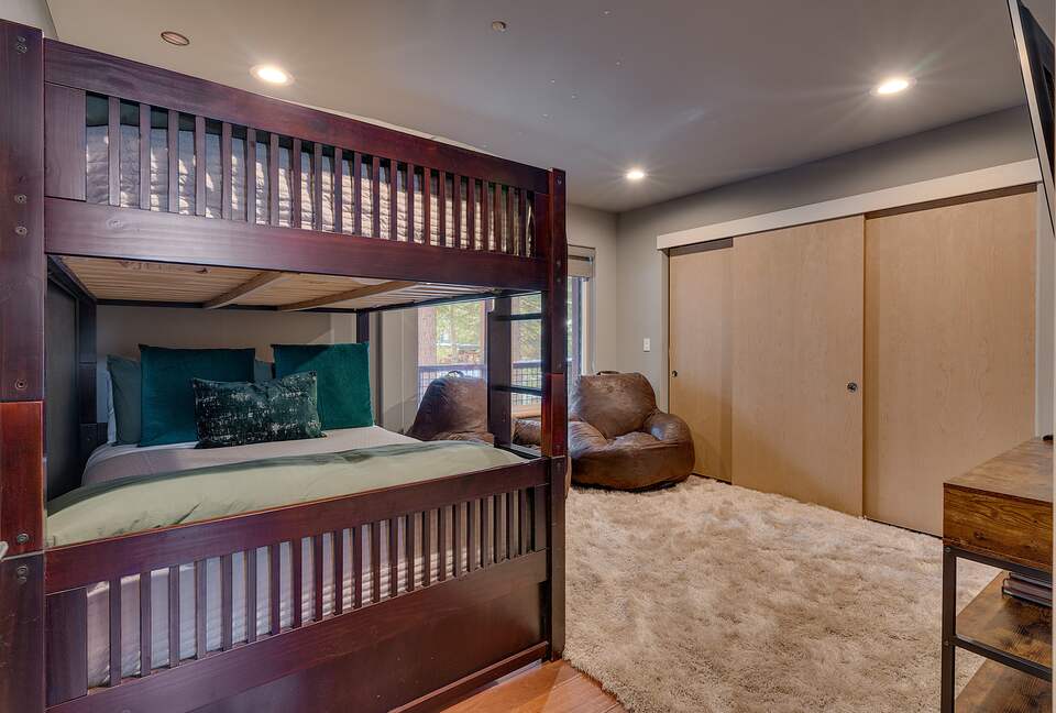 Luxury Modern Home Minutes from the Lake and Ski Slopes - Incline Village, Lake Tahoe. - Incline Village, Nevada