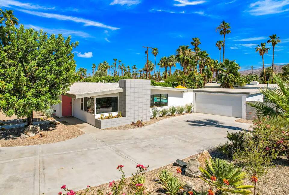 Mid Century Dream-Street Legal Golf Cart Included - Palm Springs, California