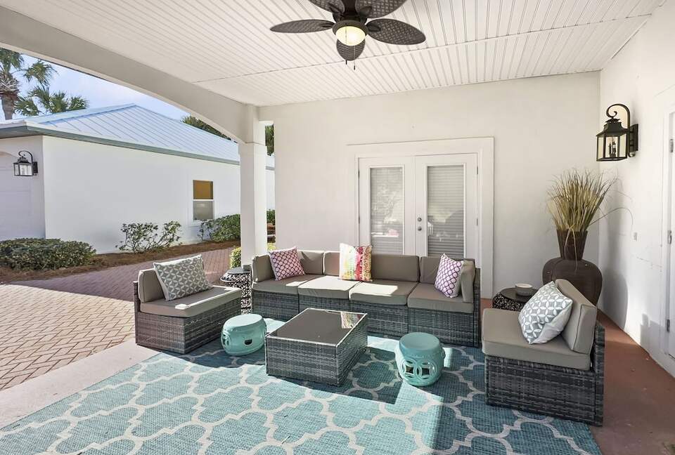 Bonaire Cay Beach Getaway |Charming House and Carriage House + 2 Golf Carts! - Destin, Florida