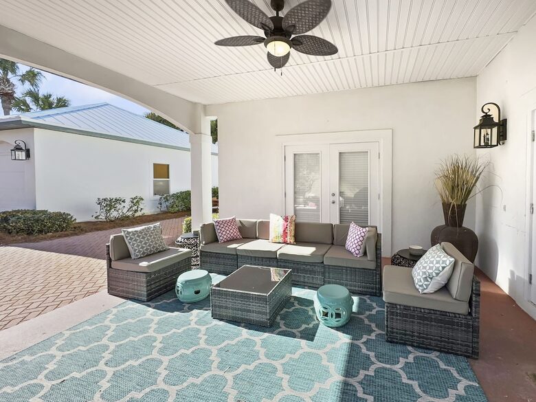 Bonaire Cay Beach Getaway |Charming House and Carriage House + 2 Golf Carts! - Destin, Florida