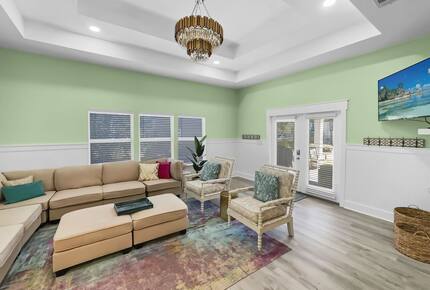 Bonaire Cay Beach Getaway |Charming House and Carriage House + 2 Golf Carts! - Destin, Florida