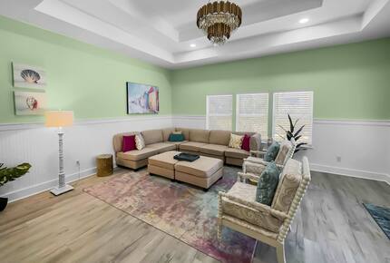 Bonaire Cay Beach Getaway |Charming House and Carriage House + 2 Golf Carts! - Destin, Florida