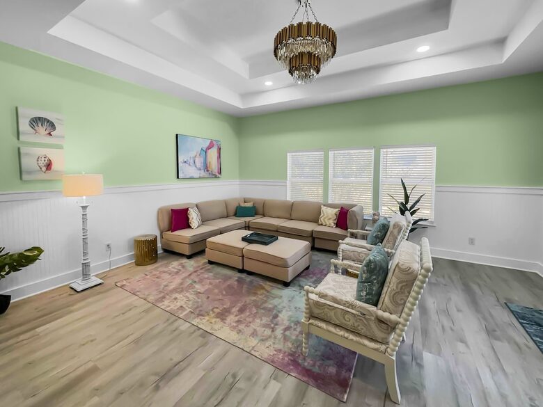 Bonaire Cay Beach Getaway |Charming House and Carriage House + 2 Golf Carts! - Destin, Florida