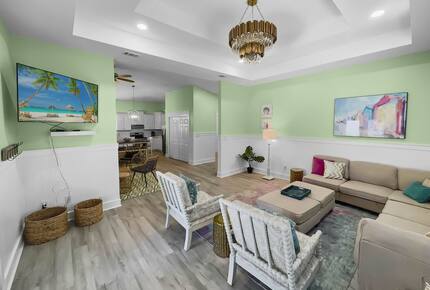 Bonaire Cay Beach Getaway |Charming House and Carriage House + 2 Golf Carts! - Destin, Florida