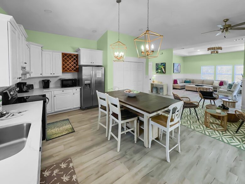 Bonaire Cay Beach Getaway |Charming House and Carriage House + 2 Golf Carts! - Destin, Florida