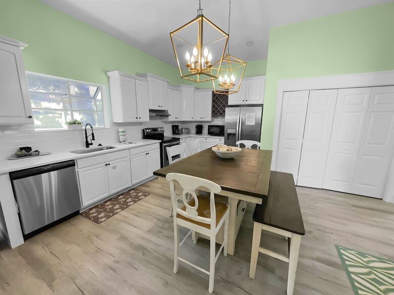 Bonaire Cay Beach Getaway |Charming House and Carriage House + 2 Golf Carts! - Destin, Florida