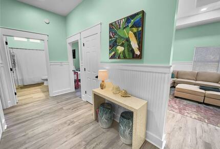 Bonaire Cay Beach Getaway |Charming House and Carriage House + 2 Golf Carts! - Destin, Florida