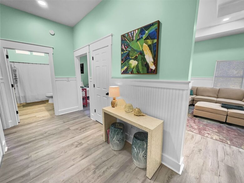 Bonaire Cay Beach Getaway |Charming House and Carriage House + 2 Golf Carts! - Destin, Florida