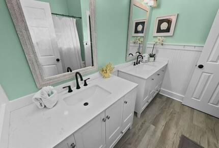 Bonaire Cay Beach Getaway |Charming House and Carriage House + 2 Golf Carts! - Destin, Florida