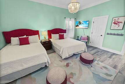 Bonaire Cay Beach Getaway |Charming House and Carriage House + 2 Golf Carts! - Destin, Florida