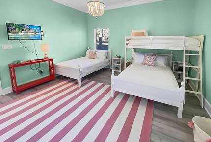 Bonaire Cay Beach Getaway |Charming House and Carriage House + 2 Golf Carts! - Destin, Florida