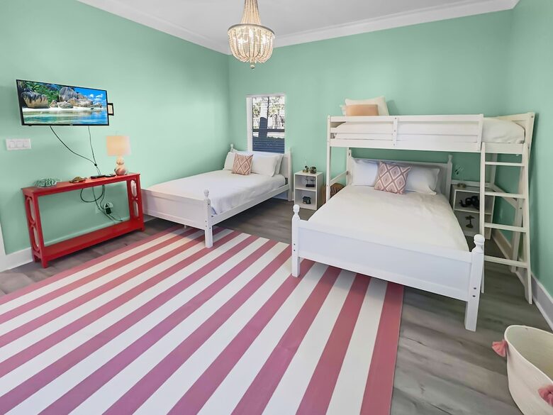 Bonaire Cay Beach Getaway |Charming House and Carriage House + 2 Golf Carts! - Destin, Florida