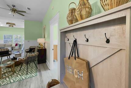 Bonaire Cay Beach Getaway |Charming House and Carriage House + 2 Golf Carts! - Destin, Florida