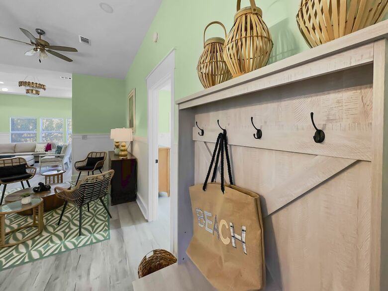 Bonaire Cay Beach Getaway |Charming House and Carriage House + 2 Golf Carts! - Destin, Florida