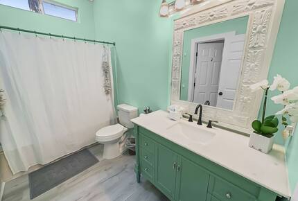 Bonaire Cay Beach Getaway |Charming House and Carriage House + 2 Golf Carts! - Destin, Florida