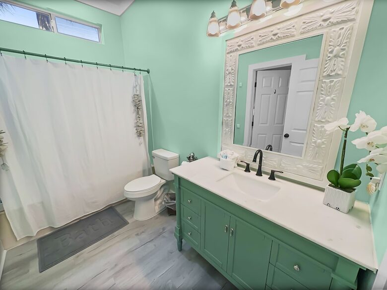 Bonaire Cay Beach Getaway |Charming House and Carriage House + 2 Golf Carts! - Destin, Florida