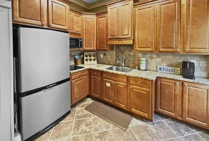 Bonaire Cay Beach Getaway |Charming House and Carriage House + 2 Golf Carts! - Destin, Florida