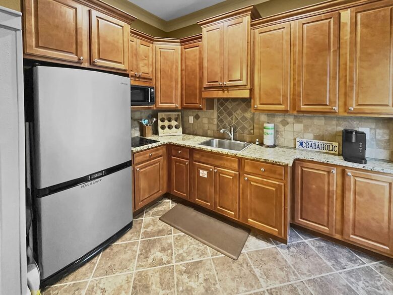 Bonaire Cay Beach Getaway |Charming House and Carriage House + 2 Golf Carts! - Destin, Florida