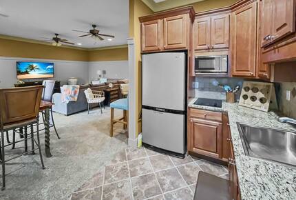 Bonaire Cay Beach Getaway |Charming House and Carriage House + 2 Golf Carts! - Destin, Florida