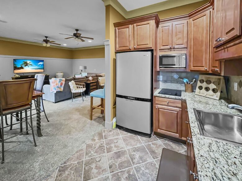 Bonaire Cay Beach Getaway |Charming House and Carriage House + 2 Golf Carts! - Destin, Florida