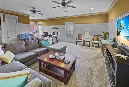 Bonaire Cay Beach Getaway |Charming House and Carriage House + 2 Golf Carts! - Destin, Florida