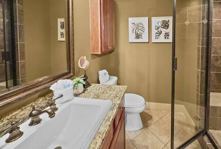 Bonaire Cay Beach Getaway |Charming House and Carriage House + 2 Golf Carts! - Destin, Florida