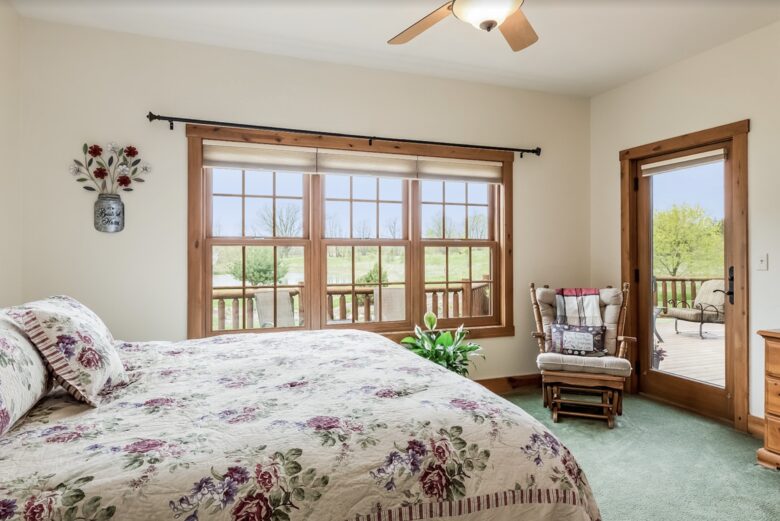 Beautiful and Large Private Log home in Wisconsin's Golfing Capitol - Sheboygan, Wisconsin