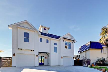Modern Seaside Farmhouse - Rockport, Texas