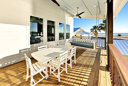 Modern Seaside Farmhouse - Rockport, Texas