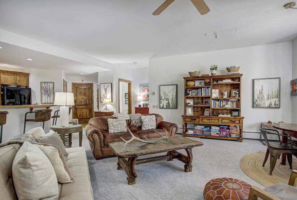 Arrowhead Beauty with Pool and Hot Tub! - Edwards, Colorado