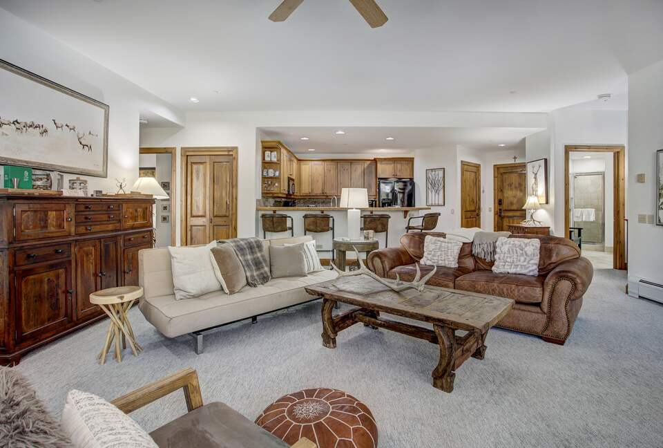 Arrowhead Beauty with Pool and Hot Tub! - Edwards, Colorado