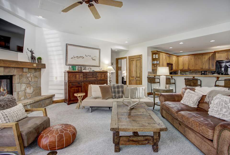 Arrowhead Beauty with Pool and Hot Tub! - Edwards, Colorado