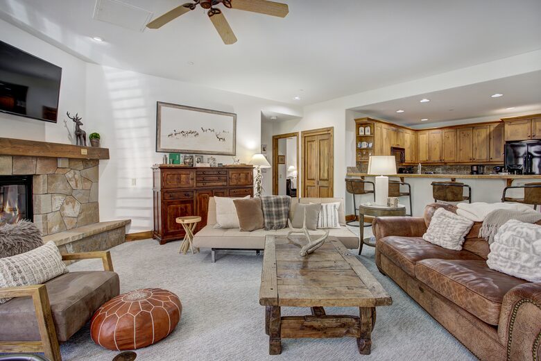 Arrowhead Beauty with Pool and Hot Tub! - Edwards, Colorado