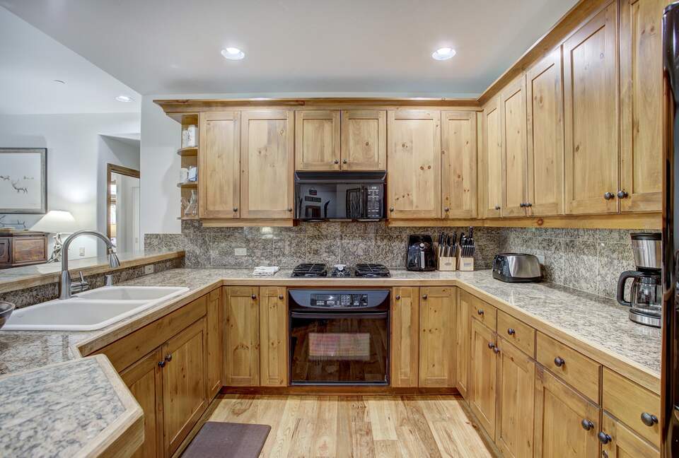 Arrowhead Beauty with Pool and Hot Tub! - Edwards, Colorado