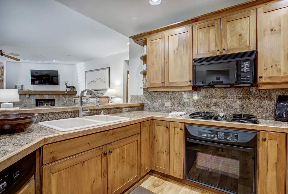 Arrowhead Beauty with Pool and Hot Tub! - Edwards, Colorado