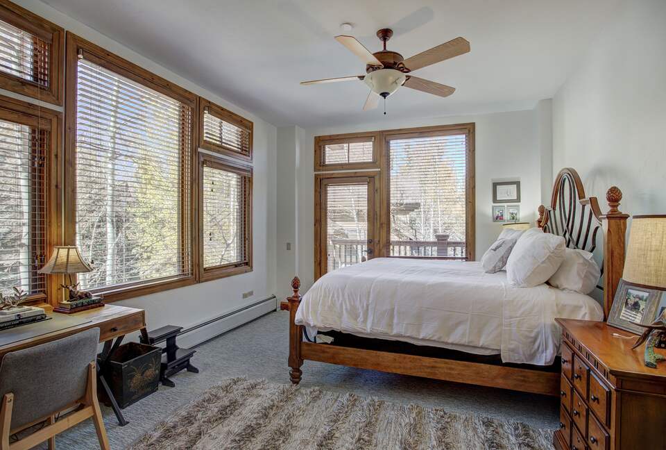 Arrowhead Beauty with Pool and Hot Tub! - Edwards, Colorado