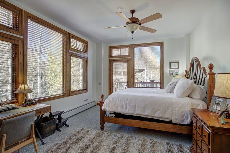 Arrowhead Beauty with Pool and Hot Tub! - Edwards, Colorado