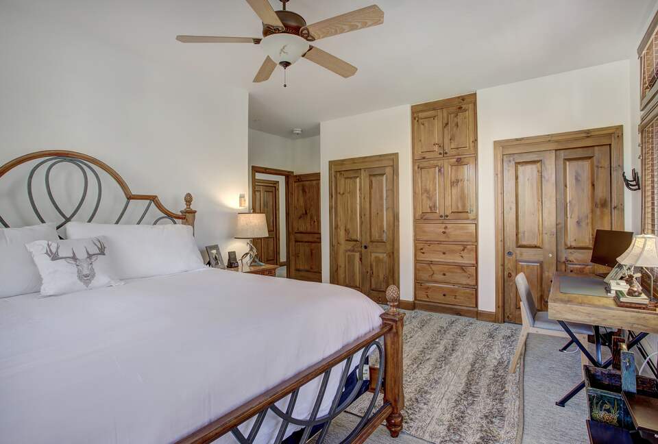 Arrowhead Beauty with Pool and Hot Tub! - Edwards, Colorado