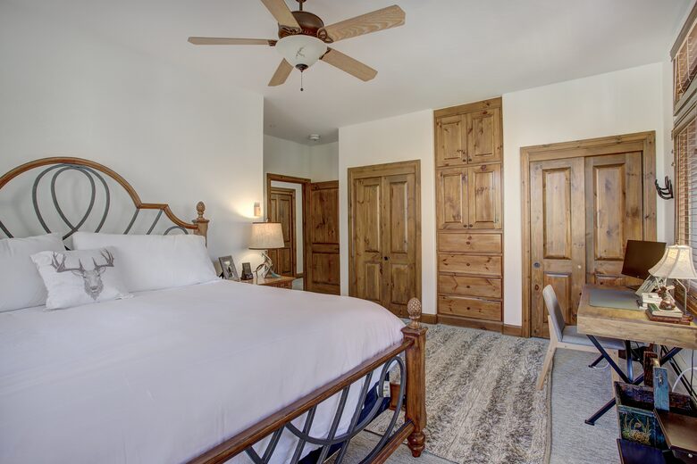 Arrowhead Beauty with Pool and Hot Tub! - Edwards, Colorado