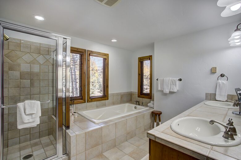 Arrowhead Beauty with Pool and Hot Tub! - Edwards, Colorado