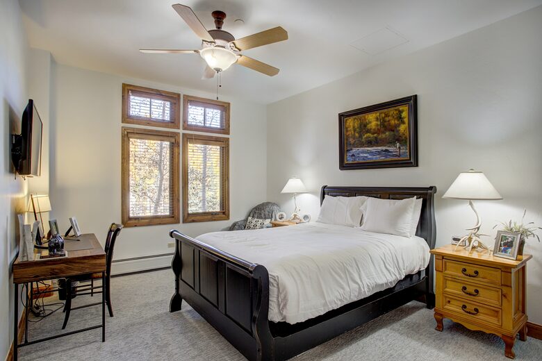 Arrowhead Beauty with Pool and Hot Tub! - Edwards, Colorado