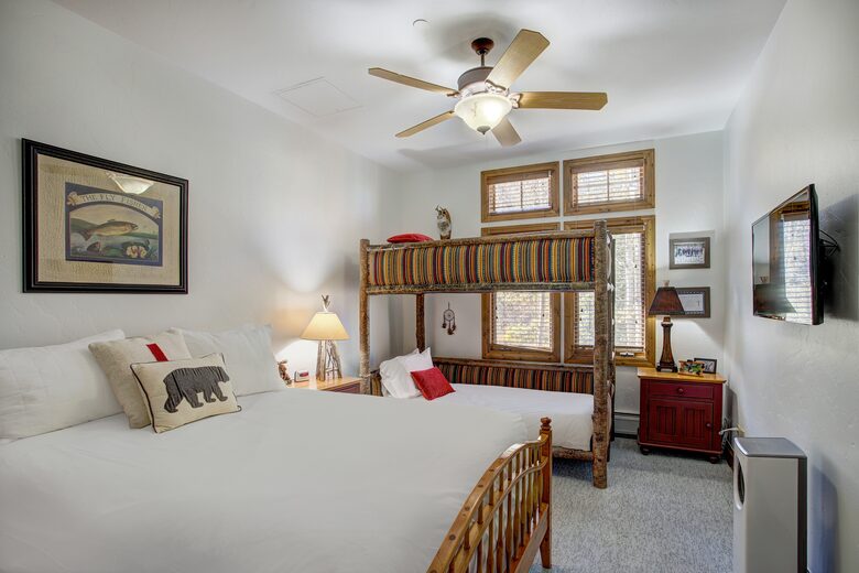 Arrowhead Beauty with Pool and Hot Tub! - Edwards, Colorado