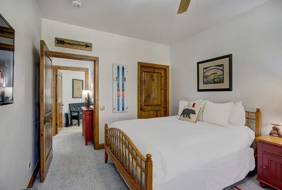 Arrowhead Beauty with Pool and Hot Tub! - Edwards, Colorado