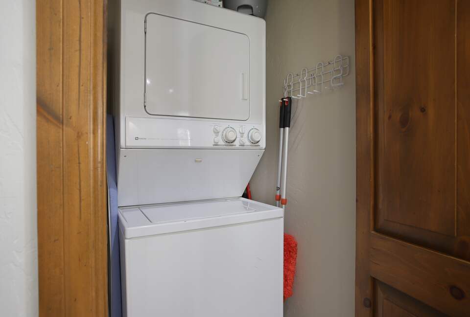 Arrowhead Beauty with Pool and Hot Tub! - Edwards, Colorado