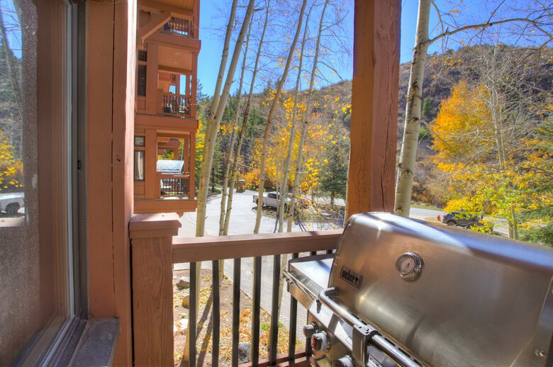 Arrowhead Beauty with Pool and Hot Tub! - Edwards, Colorado