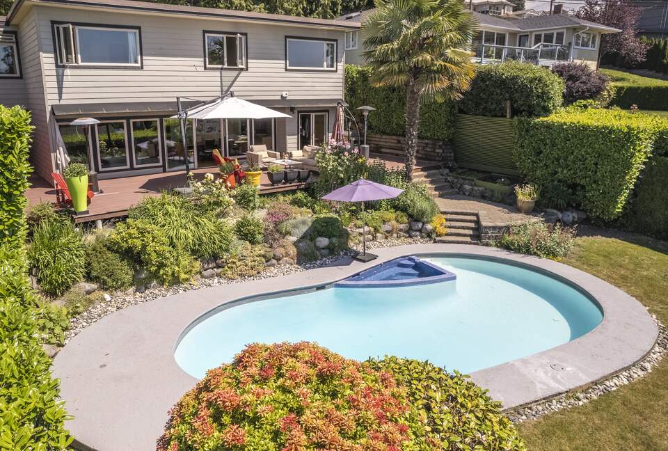 West Vancouver Private Luxury Escape with Expansive View - West Vancouver, Canada