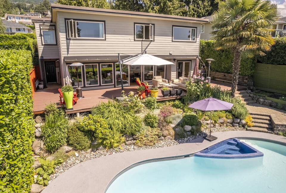 West Vancouver Private Luxury Escape with Expansive View - West Vancouver, Canada
