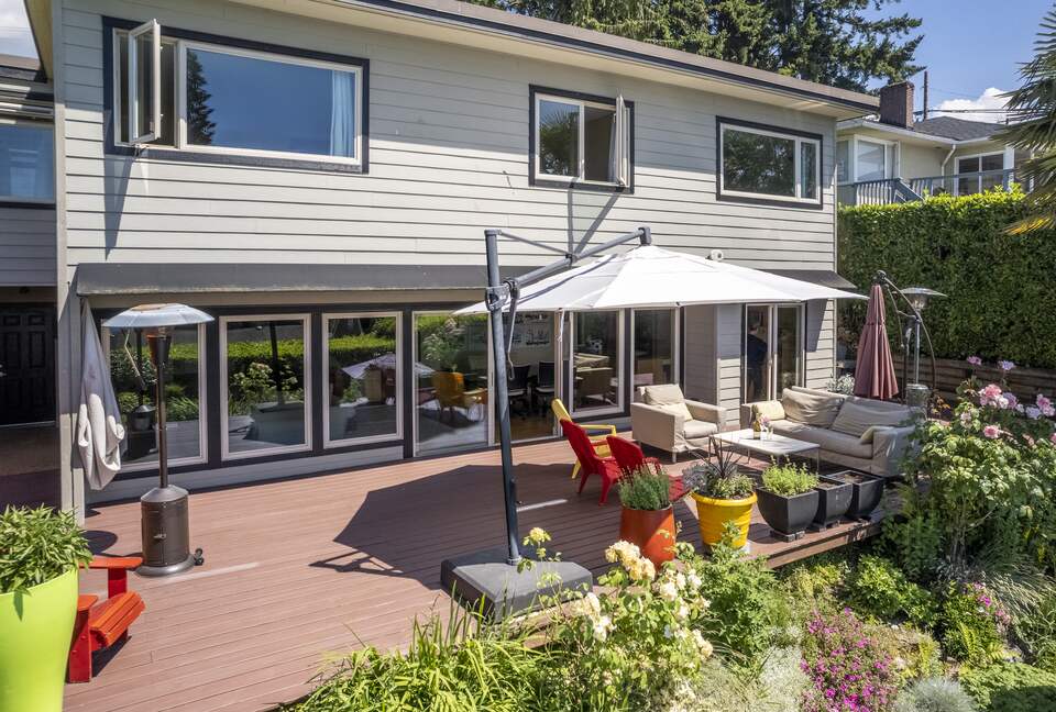 West Vancouver Private Luxury Escape with Expansive View - West Vancouver, Canada